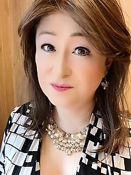 Shemale girlfriends at work in action.