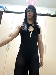 Sakura Nakamura is an exercise enthusiast who practices Kung Fu.