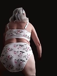 A sexy woman enjoys a delicious cock very much.